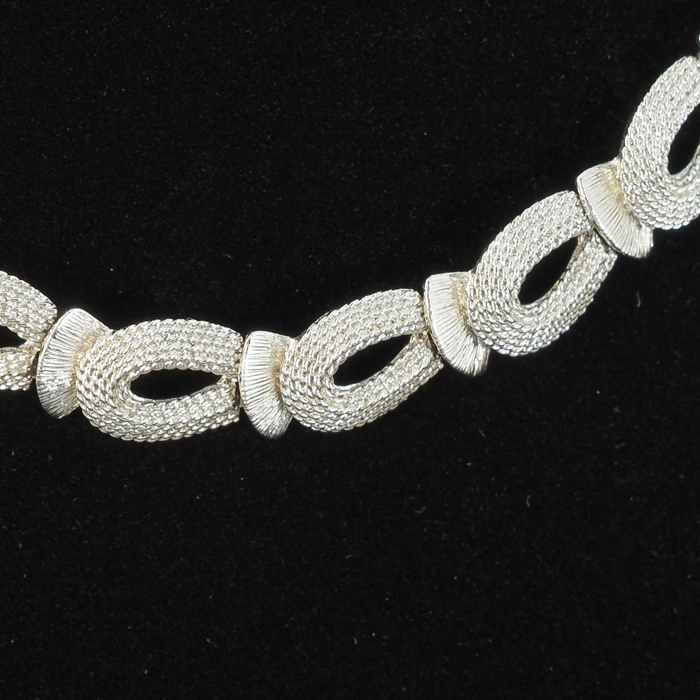 Monet Collar Necklace Chain Link Silver Tone Mesh Textured Oval Vintage Estate - Picture 5 of 9